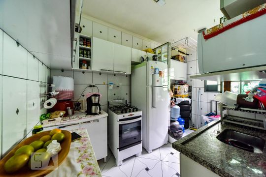Cozinha e Área de Serviço de apartamento à venda com 2 quartos, 48m² em Baeta Neves, São Bernardo do Campo
