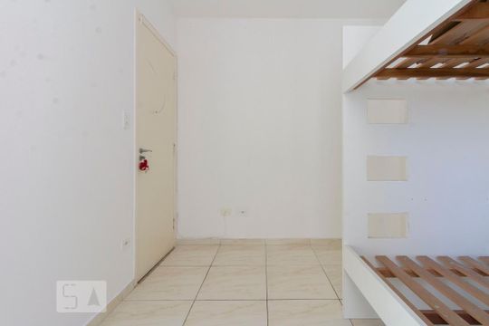 Quarto 2 de apartamento para alugar com 2 quartos, 50m² em Vila Carmosina, São Paulo