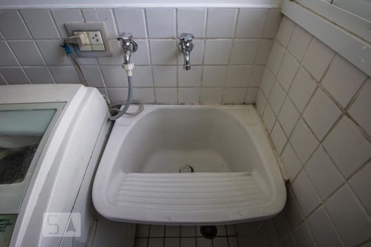 Lavanderia detalhe de apartamento à venda com 1 quarto, 70m² em Vila Madalena, São Paulo