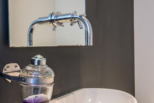 Lavabo detalhe de apartamento à venda com 1 quarto, 70m² em Vila Madalena, São Paulo
