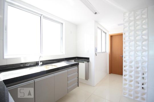 Cozinha de apartamento para alugar com 3 quartos, 84m² em Santo Antônio, Belo Horizonte