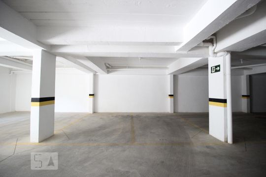 Garagem de apartamento para alugar com 3 quartos, 84m² em Santo Antônio, Belo Horizonte