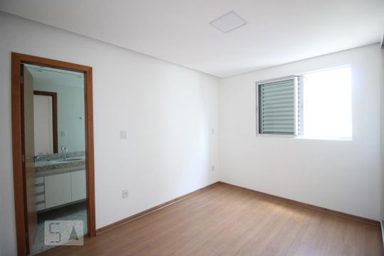 Suíte de apartamento para alugar com 3 quartos, 84m² em Santo Antônio, Belo Horizonte