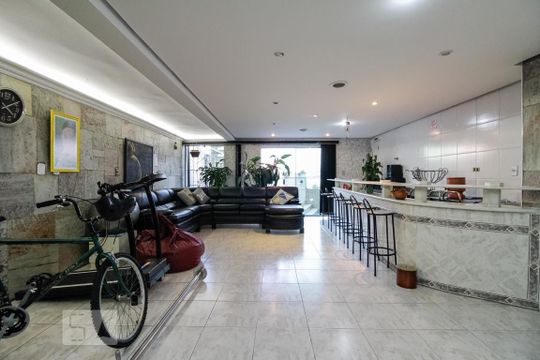 Espaço para festas de casa para alugar com 4 quartos, 275m² em Jardim Pinheiros, São Paulo