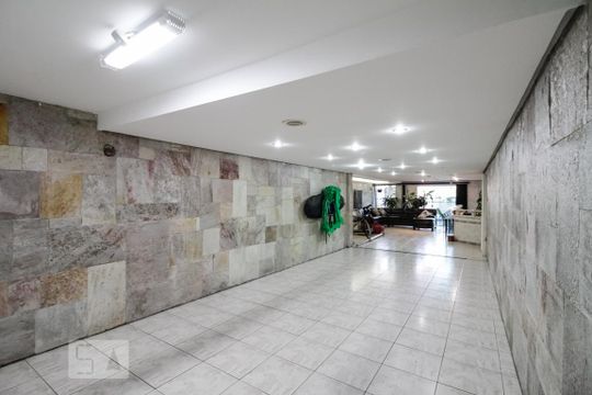 Garagem de casa para alugar com 4 quartos, 275m² em Jardim Pinheiros, São Paulo