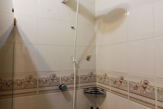 Banheiro Suíte 1 de casa para alugar com 4 quartos, 275m² em Jardim Pinheiros, São Paulo