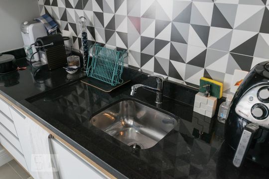 Studio - Cozinha (Pia) de kitnet/studio para alugar com 1 quarto, 30m² em Aclimação, São Paulo