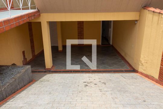 Garagem de casa para alugar com 4 quartos, 250m² em Jaguaré, São Paulo