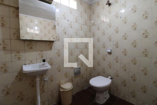 Banheiro comum 2 de casa para alugar com 3 quartos, 96m² em Chácara Santo Antônio (zona Sul), São Paulo