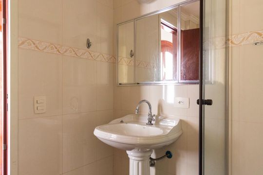 Banheiro social 1 de apartamento para alugar com 3 quartos, 84m² em Vila Parque Jabaquara, São Paulo