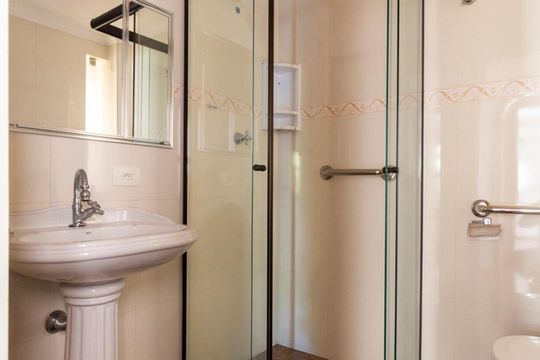 Banheiro social 1 de apartamento para alugar com 3 quartos, 84m² em Vila Parque Jabaquara, São Paulo