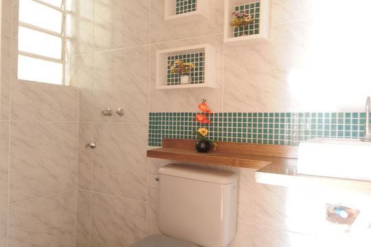 Banheiro de apartamento à venda com 2 quartos, 68m² em Vila Nova, Porto Alegre