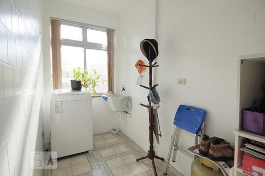 Cozinha de apartamento à venda com 2 quartos, 68m² em Vila Nova, Porto Alegre