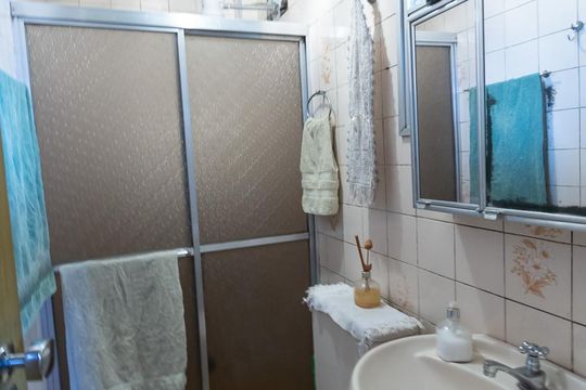 Banheiro de apartamento à venda com 2 quartos, 55m² em Vila Constança, São Paulo