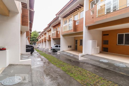 Vista Condomínio de casa de condomínio à venda com 3 quartos, 100m² em Tanque, Rio de Janeiro