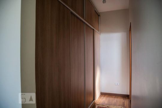 Closed Suíte 1 de casa para alugar com 5 quartos, 555m² em Vila Paranaguá, São Paulo