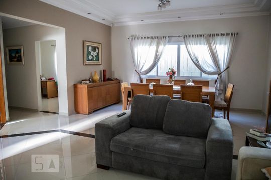 Sala de casa para alugar com 5 quartos, 555m² em Vila Paranaguá, São Paulo