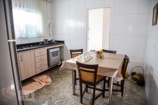 Cozinha de casa para alugar com 5 quartos, 555m² em Vila Paranaguá, São Paulo