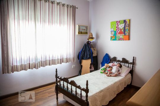 Quarto 3 de casa para alugar com 5 quartos, 555m² em Vila Paranaguá, São Paulo