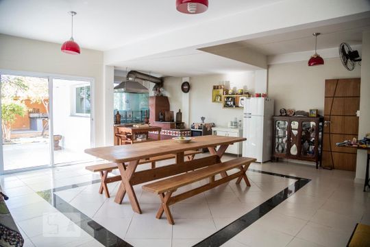 Salão de Festa de casa para alugar com 5 quartos, 555m² em Vila Paranaguá, São Paulo