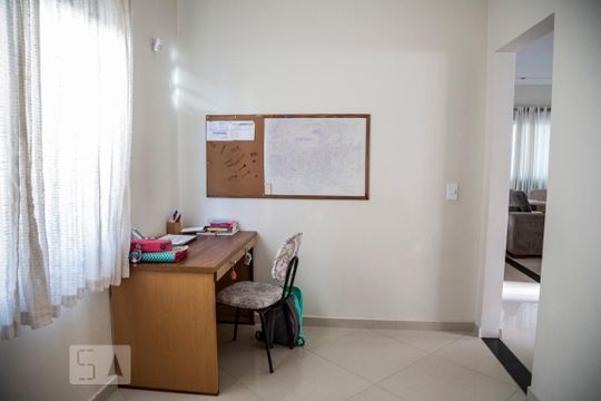 Sala de Estudos de casa para alugar com 5 quartos, 555m² em Vila Paranaguá, São Paulo