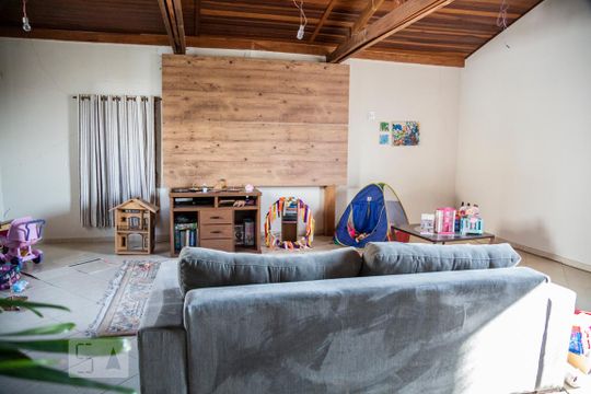 Sótão de casa para alugar com 5 quartos, 555m² em Vila Paranaguá, São Paulo