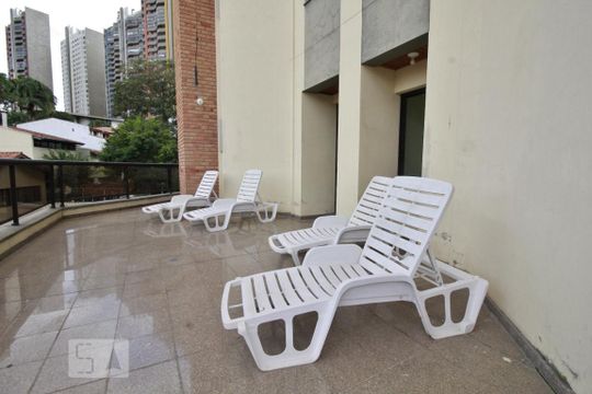 Área da piscina de apartamento para alugar com 1 quarto, 49m² em Jardim Ampliação, São Paulo