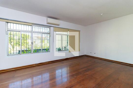 Casa à venda com 3 quartos, 250m² em Vila Cordeiro, São Paulo