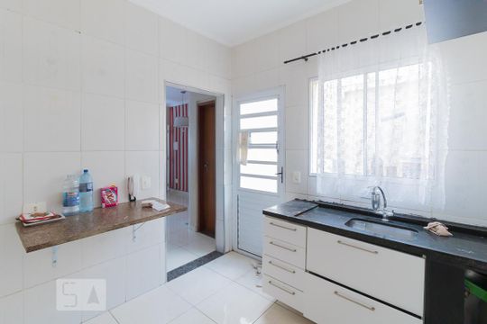 Cozinha de apartamento para alugar com 2 quartos, 60m² em Parada Xv de Novembro, São Paulo