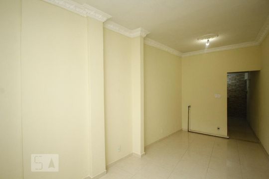 Sala/Quarto de kitnet/studio para alugar com 1 quarto, 27m² em Centro, Rio de Janeiro