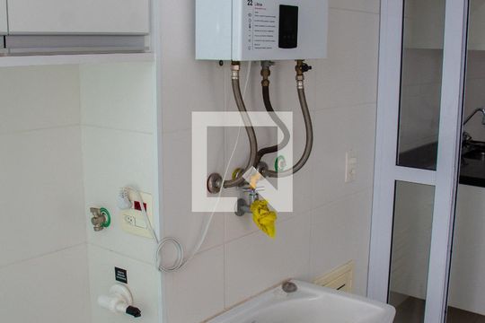 Lavanderia de apartamento para alugar com 2 quartos, 66m² em Caxingui, São Paulo
