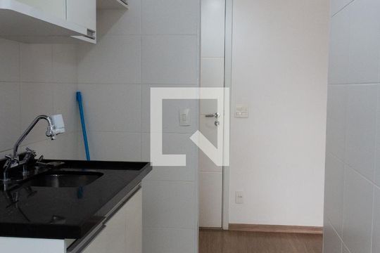 Cozinha de apartamento para alugar com 2 quartos, 66m² em Caxingui, São Paulo