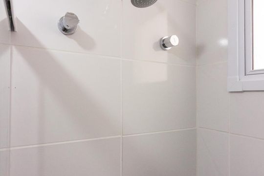 Banheiro de apartamento à venda com 2 quartos, 43m² em Jardim Peri, São Paulo