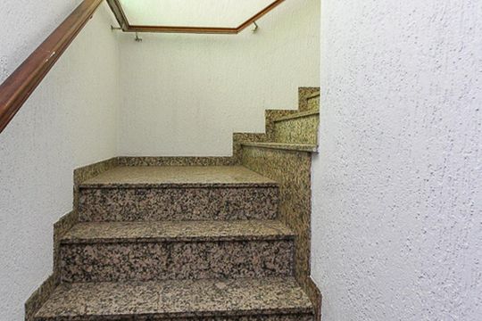 Escada de casa para alugar com 3 quartos, 174m² em Vila São Domingos, São Paulo