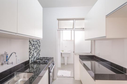 Cozinha de apartamento para alugar com 3 quartos, 90m² em Cidade Jardim, Belo Horizonte