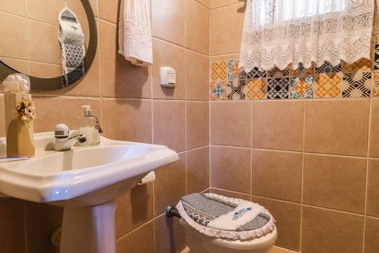 Lavabo de casa de condomínio à venda com 5 quartos, 360m² em Taquara, Rio de Janeiro