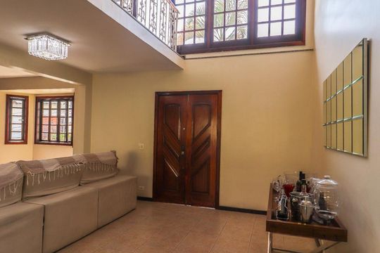 Sala de casa de condomínio à venda com 5 quartos, 360m² em Taquara, Rio de Janeiro