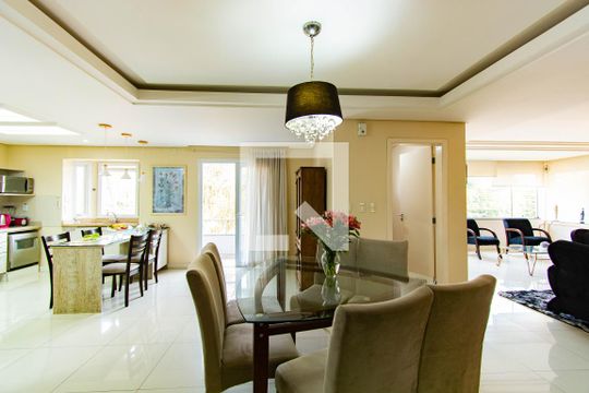 Sala de casa à venda com 4 quartos, 400m² em Igara, Canoas