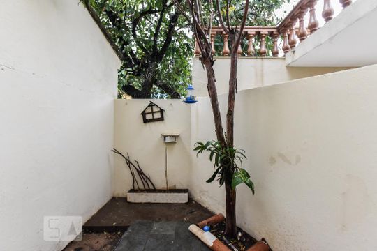 Quintal de casa de condomínio à venda com 3 quartos, 144m² em Planalto, São Bernardo do Campo