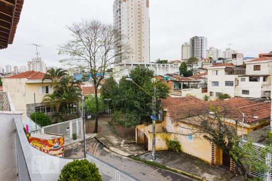 Vista de casa à venda com 3 quartos, 130m² em Jardim Picolo, São Paulo