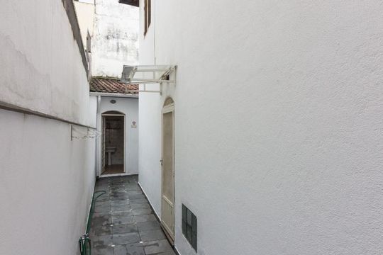 Corredor Lateral de casa à venda com 3 quartos, 130m² em Jardim Picolo, São Paulo