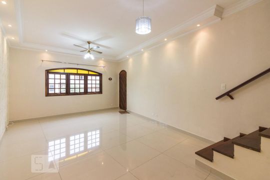 Casa à venda com 3 quartos, 130m² em Jardim Picolo, São Paulo