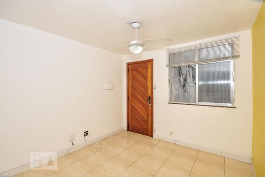 Sala de apartamento para alugar com 1 quarto, 52m² em Taquara, Rio de Janeiro