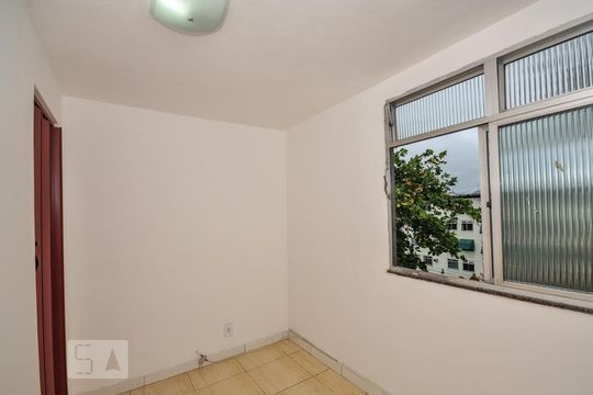 Quarto 1 de apartamento para alugar com 1 quarto, 52m² em Taquara, Rio de Janeiro