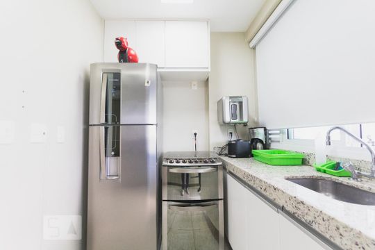 Cozinha de apartamento para alugar com 2 quartos, 78m² em Barra da Tijuca, Rio de Janeiro
