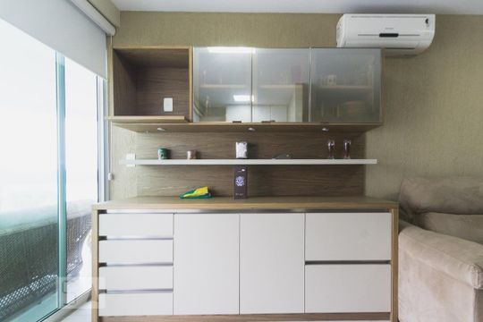 Sala de apartamento para alugar com 2 quartos, 78m² em Barra da Tijuca, Rio de Janeiro