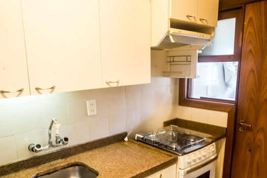 Cozinha de apartamento para alugar com 1 quarto, 56m² em Bela Vista, Porto Alegre