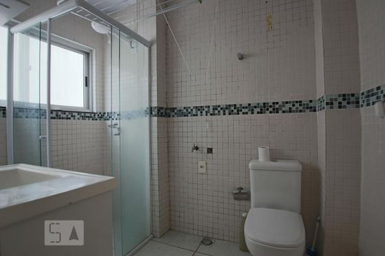Banheiro de apartamento para alugar com 1 quarto, 24m² em Sé, São Paulo