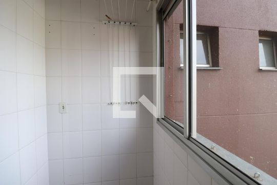 Lavanderia de apartamento para alugar com 3 quartos, 63m² em Jardim Flor da Montanha, Guarulhos