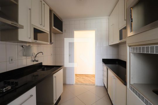 Cozinha de apartamento para alugar com 3 quartos, 63m² em Jardim Flor da Montanha, Guarulhos